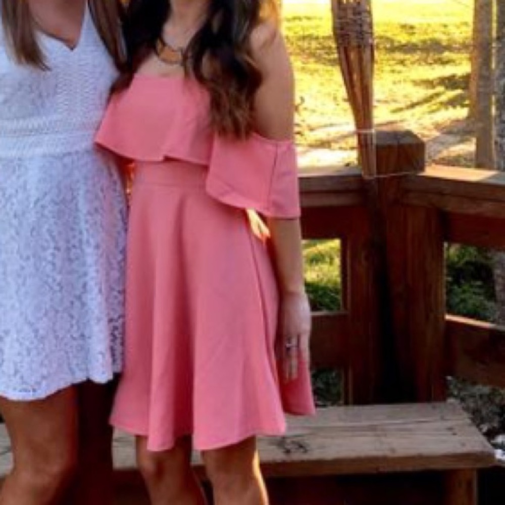 Off shoulders, knee length pink dress